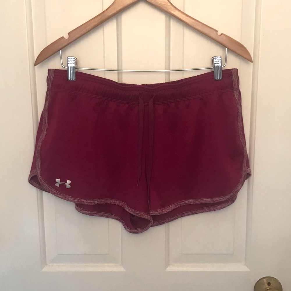 Under Armor - athletic shorts
